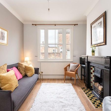 Ferienwohnung Charming Base For 5 Near Bishy Rd Pass The Keys York Exterior foto