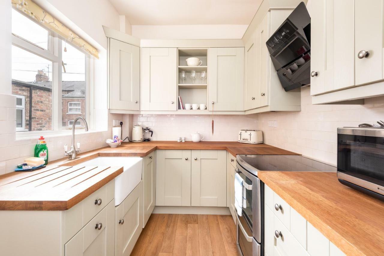 Ferienwohnung Charming Base For 5 Near Bishy Rd Pass The Keys York Exterior foto