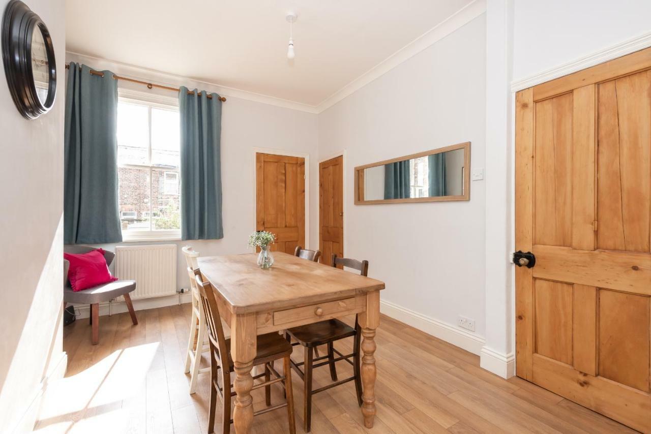 Ferienwohnung Charming Base For 5 Near Bishy Rd Pass The Keys York Exterior foto