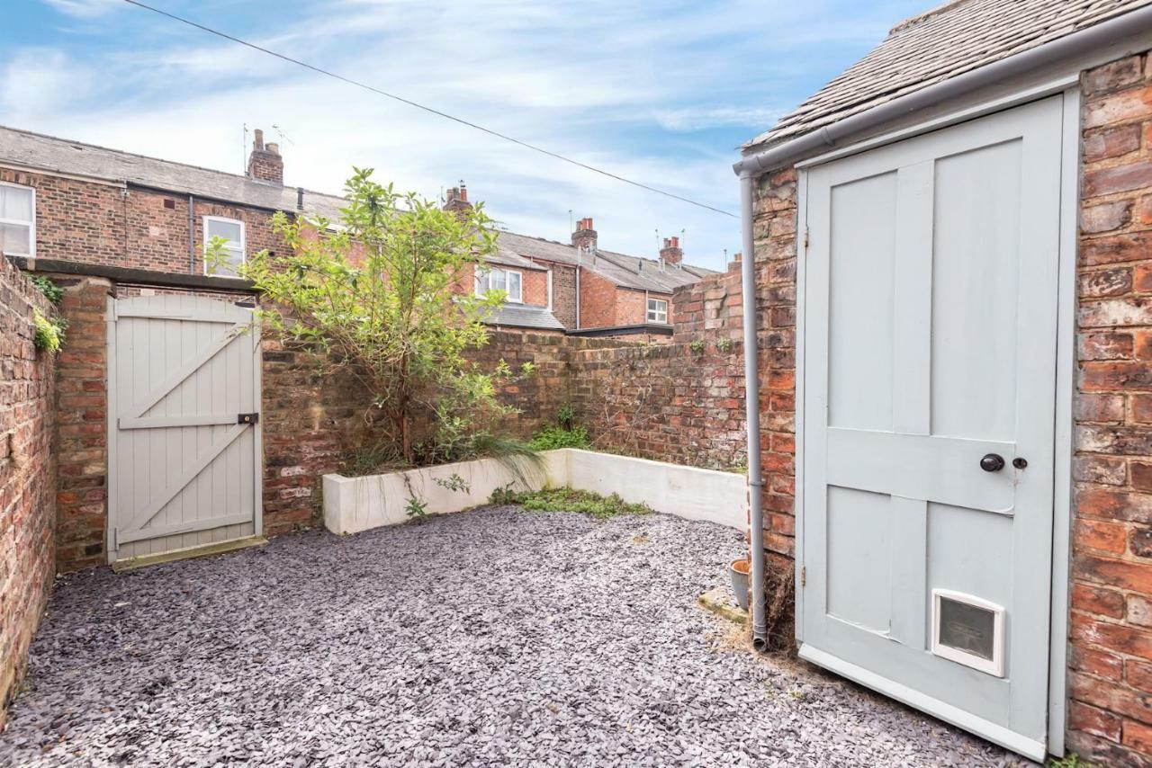Ferienwohnung Charming Base For 5 Near Bishy Rd Pass The Keys York Exterior foto