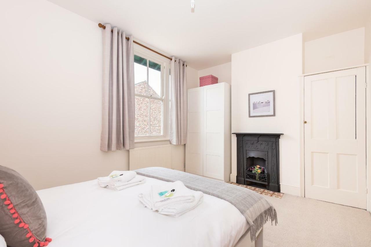Ferienwohnung Charming Base For 5 Near Bishy Rd Pass The Keys York Exterior foto