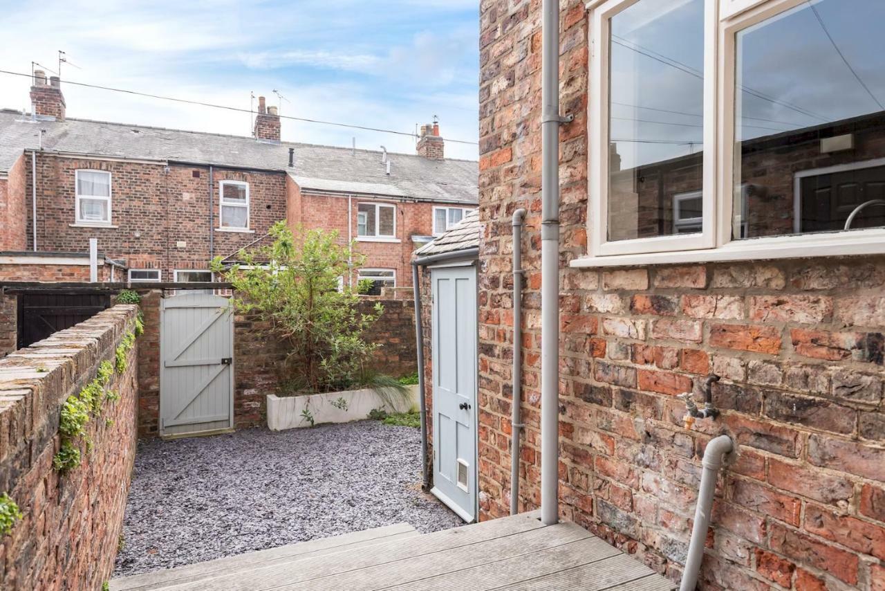 Ferienwohnung Charming Base For 5 Near Bishy Rd Pass The Keys York Exterior foto