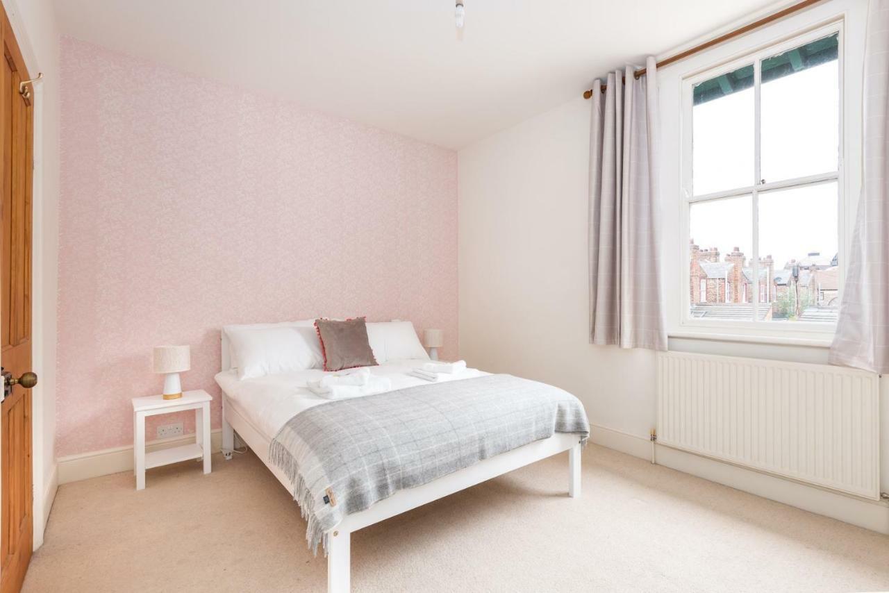 Ferienwohnung Charming Base For 5 Near Bishy Rd Pass The Keys York Exterior foto