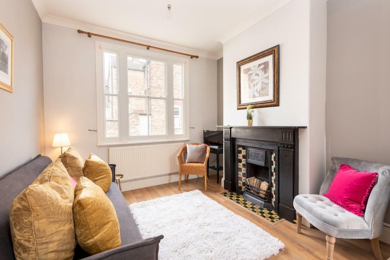 Ferienwohnung Charming Base For 5 Near Bishy Rd Pass The Keys York Exterior foto