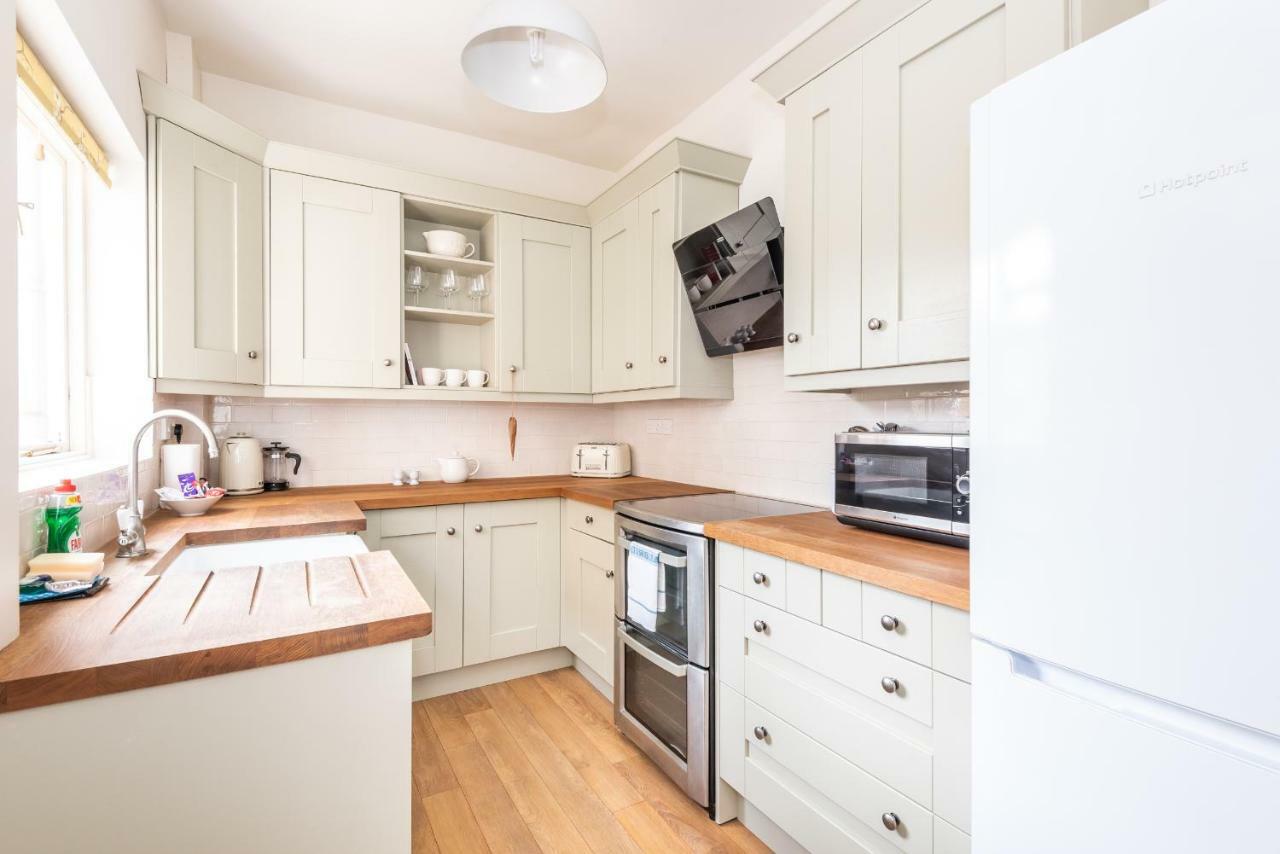 Ferienwohnung Charming Base For 5 Near Bishy Rd Pass The Keys York Exterior foto